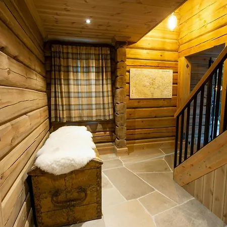Handcrafted Log At Golsfjellet Feriehus Gol