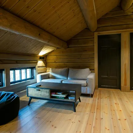 Handcrafted Log Cabin At Golsfjellet
