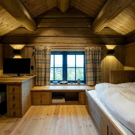 Hébergement de vacances Handcrafted Log Cabin At Golsfjellet *