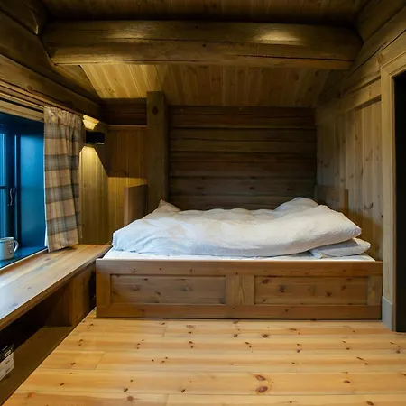 Handcrafted Log Cabin At Golsfjellet *