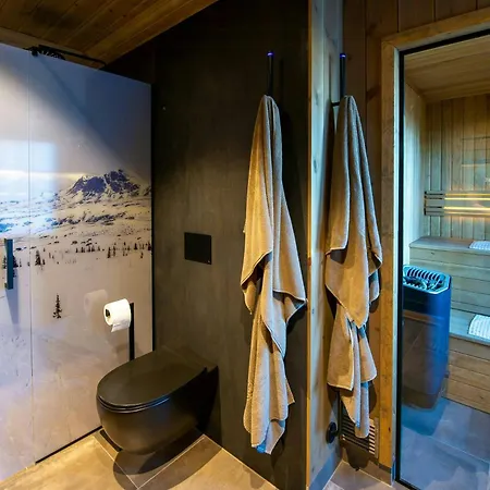 Handcrafted Log Cabin At Golsfjellet *