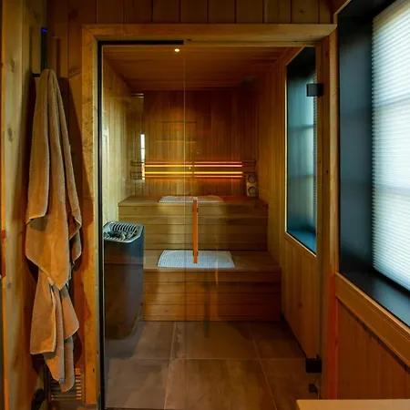 Handcrafted Log Cabin At Golsfjellet