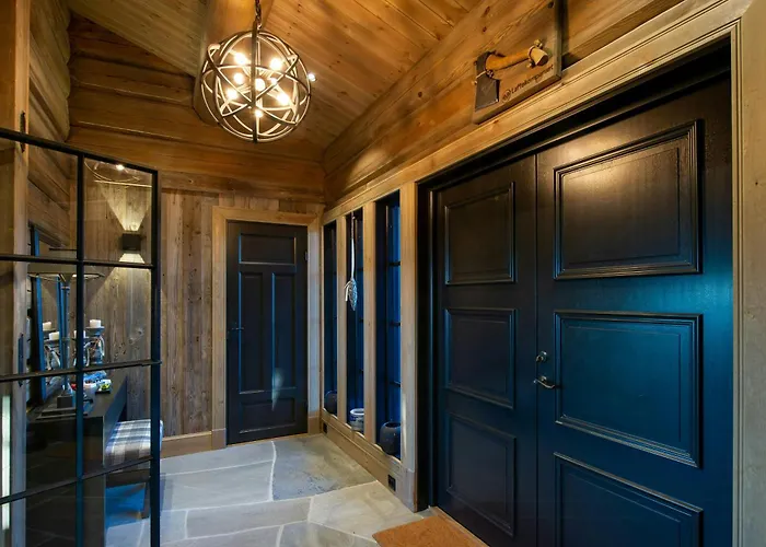 Handcrafted Log Cabin At Golsfjellet